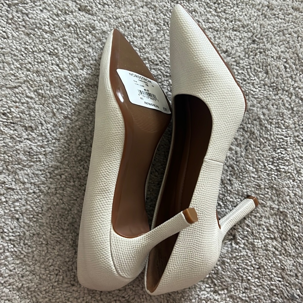NWT Nordstrom Ivory Lizard Pointed Pumps